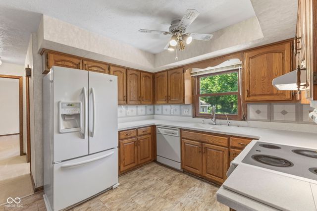 869 Briarwood Drive, Greenwood, IN 46142