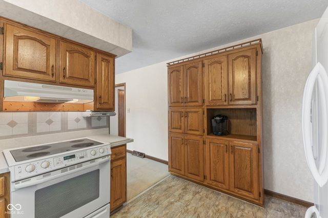 869 Briarwood Drive, Greenwood, IN 46142