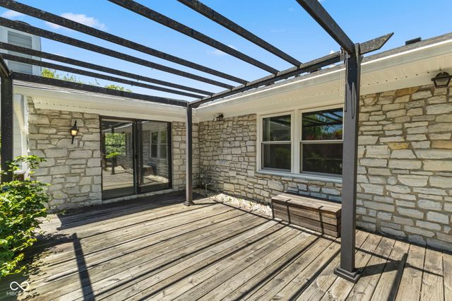 869 Briarwood Drive, Greenwood, IN 46142