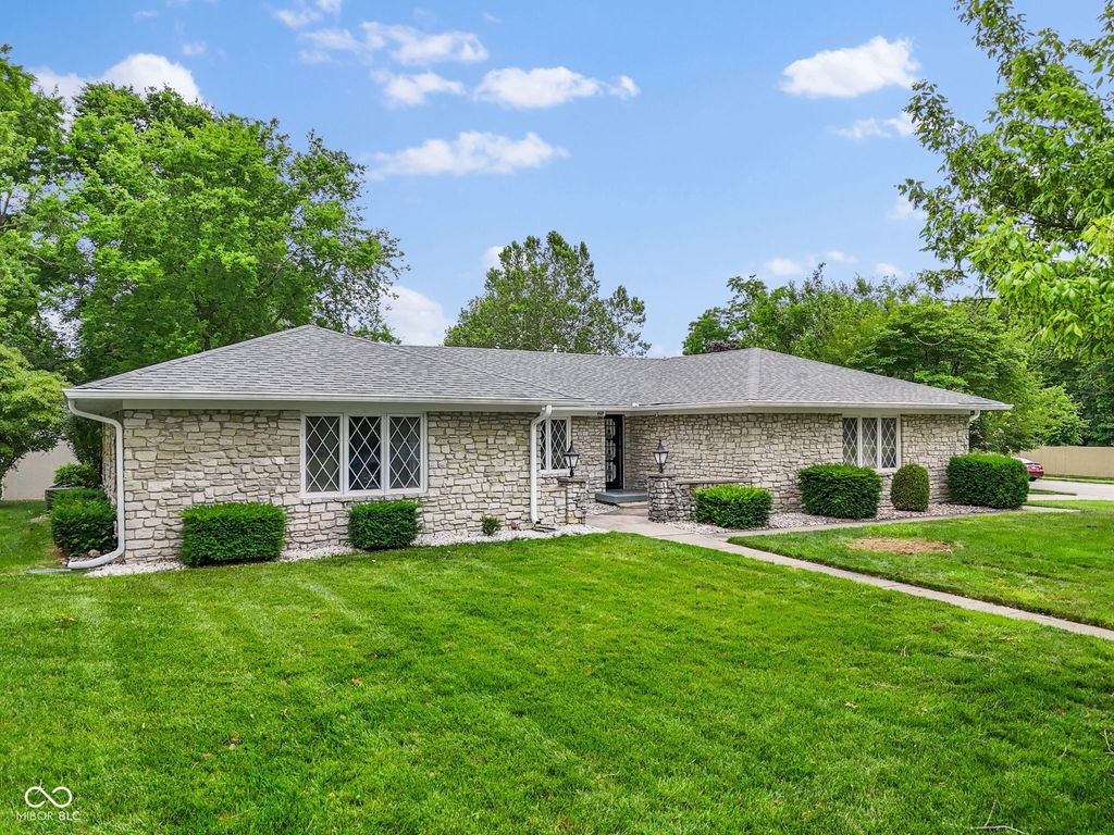 869 Briarwood Drive, Greenwood, IN 46142