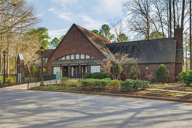 326 Esplanade PL, Chesapeake, VA 23320