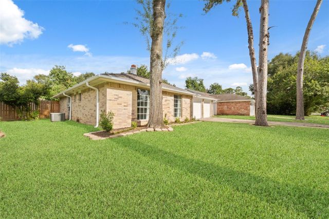 17118 Camberwell Green Lane, Houston, TX 77070