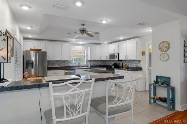 8623 N Dora Way, Dunnellon, FL 34434