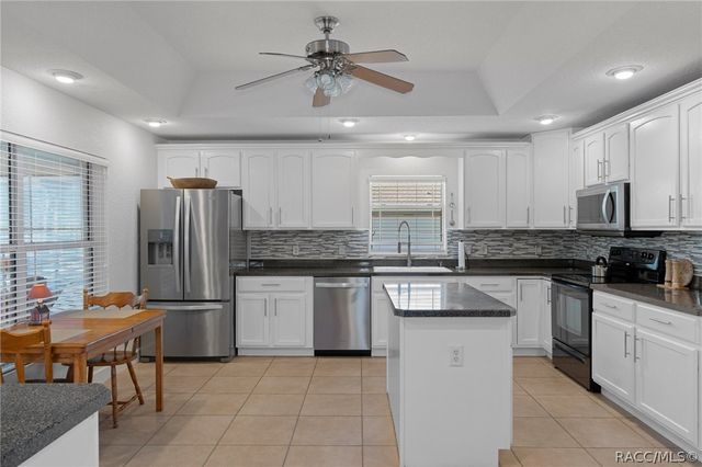 8623 N Dora Way, Dunnellon, FL 34434