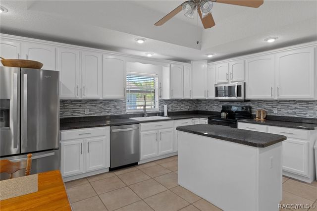 8623 N Dora Way, Dunnellon, FL 34434