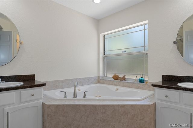 8623 N Dora Way, Dunnellon, FL 34434