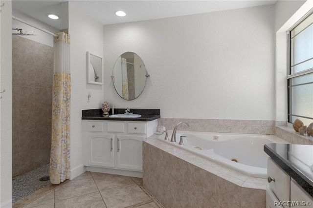8623 N Dora Way, Dunnellon, FL 34434
