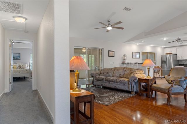 8623 N Dora Way, Dunnellon, FL 34434