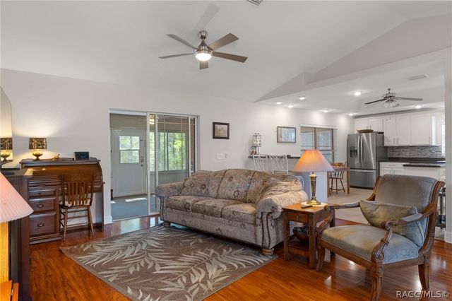8623 N Dora Way, Dunnellon, FL 34434