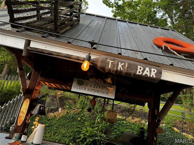 12103 Pike 9162, Louisiana, MO 63353