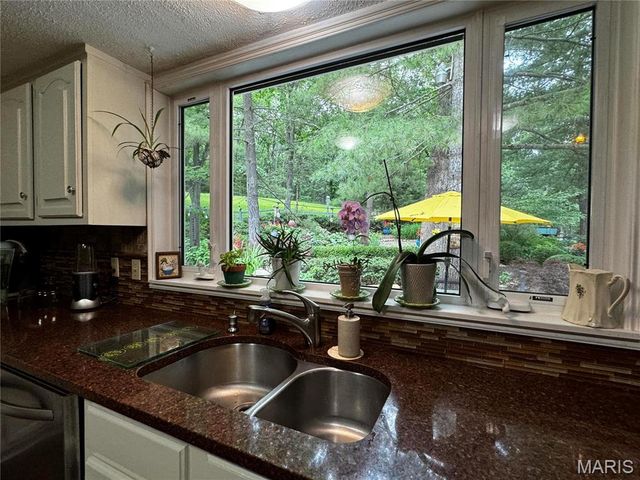 12103 Pike 9162, Louisiana, MO 63353