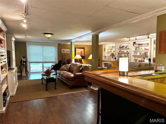 12103 Pike 9162, Louisiana, MO 63353