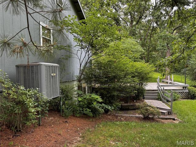 12103 Pike 9162, Louisiana, MO 63353