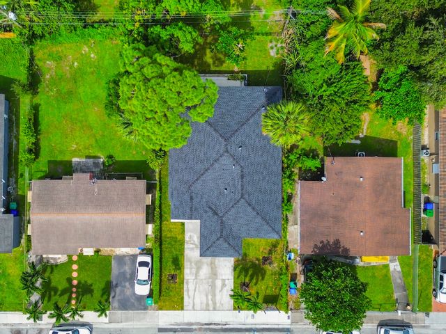 2725 NW 7th Street, Fort Lauderdale, FL 33311