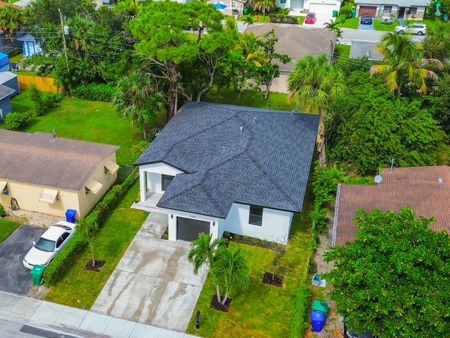 2725 NW 7th Street, Fort Lauderdale, FL 33311