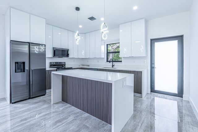 2725 NW 7th Street, Fort Lauderdale, FL 33311