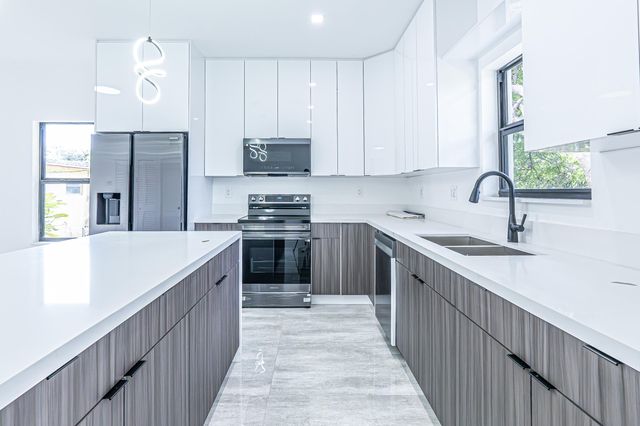 2725 NW 7th Street, Fort Lauderdale, FL 33311