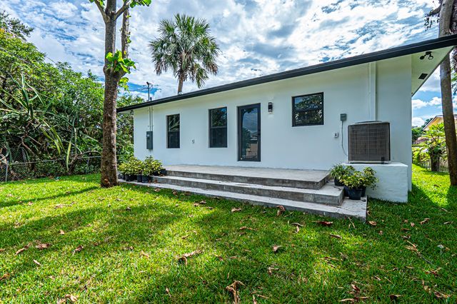 2725 NW 7th Street, Fort Lauderdale, FL 33311