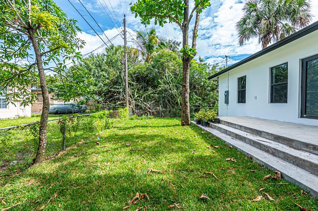 2725 NW 7th Street, Fort Lauderdale, FL 33311
