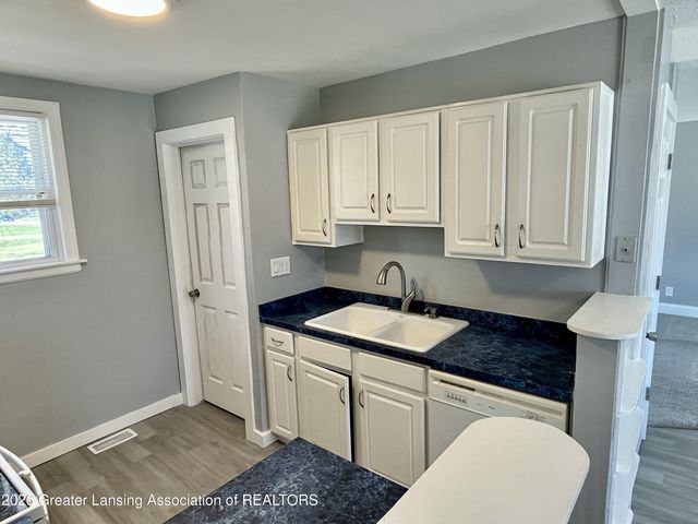 6285 Marsh Road, Haslett, MI 48840