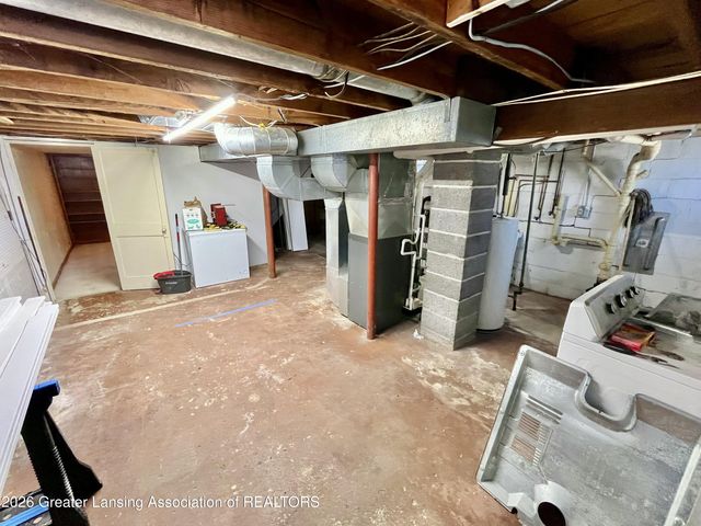 6285 Marsh Road, Haslett, MI 48840