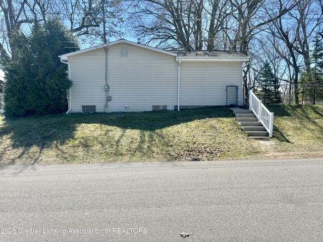 6285 Marsh Road, Haslett, MI 48840