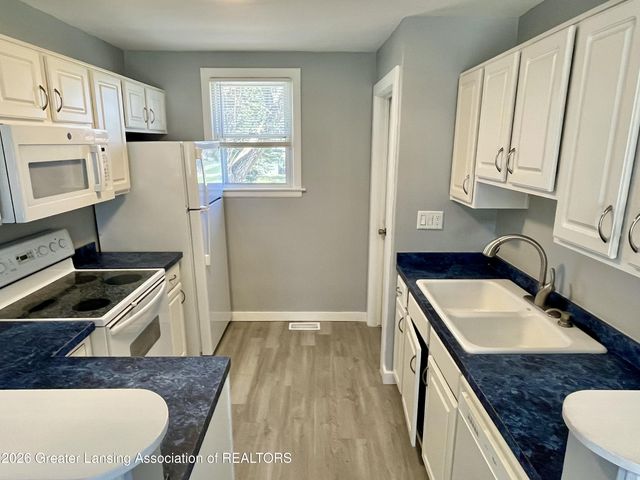 6285 Marsh Road, Haslett, MI 48840