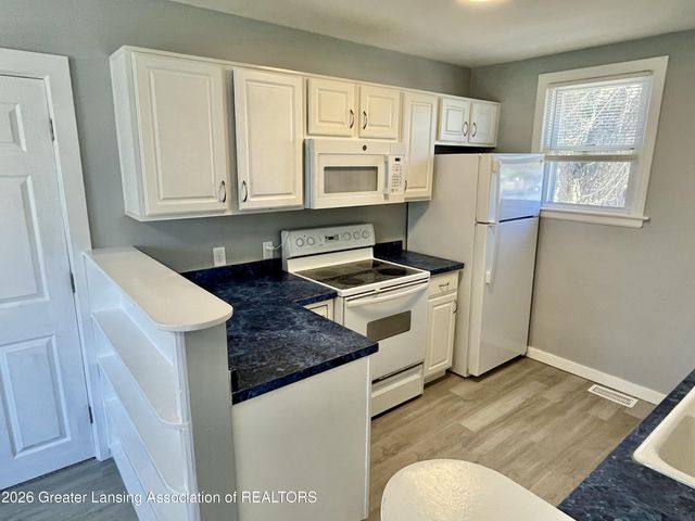 6285 Marsh Road, Haslett, MI 48840