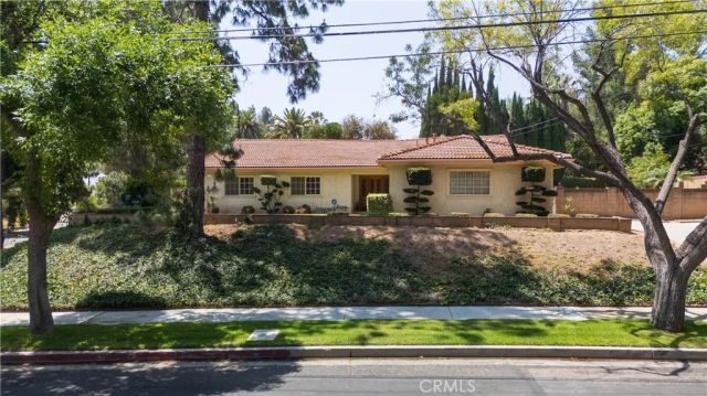 19600 Kingsbury Street, Chatsworth, CA 91311