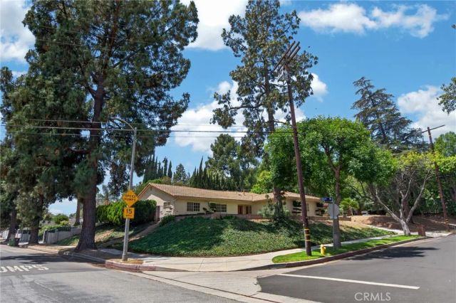 19600 Kingsbury Street, Chatsworth, CA 91311