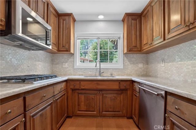 19600 Kingsbury Street, Chatsworth, CA 91311