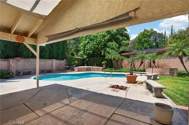 19600 Kingsbury Street, Chatsworth, CA 91311