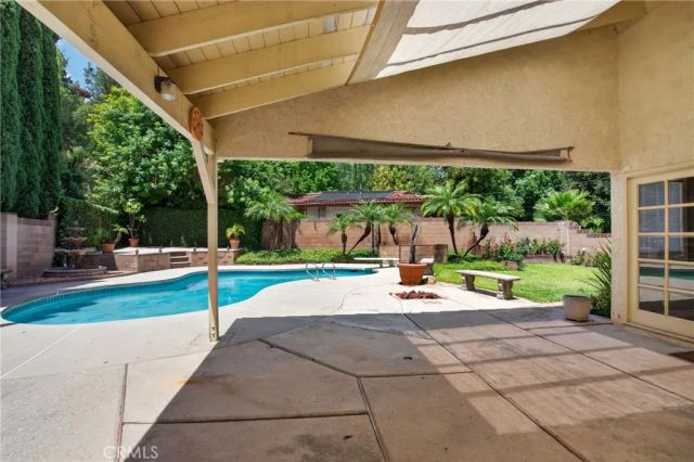 19600 Kingsbury Street, Chatsworth, CA 91311