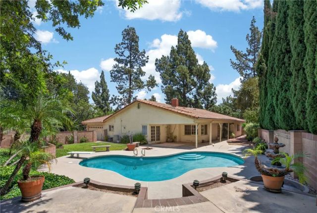 19600 Kingsbury Street, Chatsworth, CA 91311