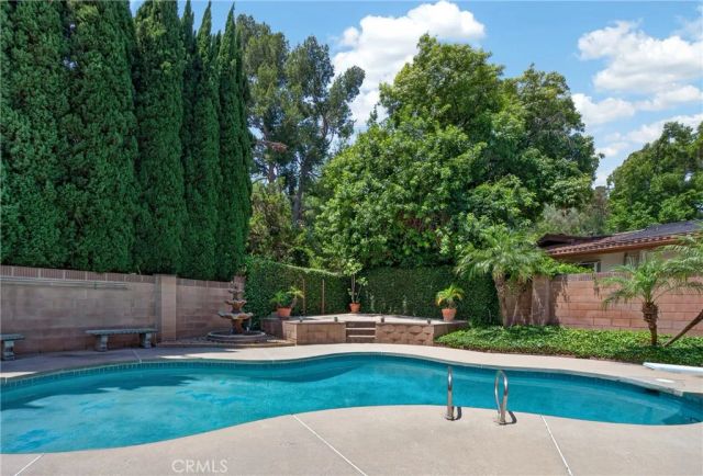 19600 Kingsbury Street, Chatsworth, CA 91311