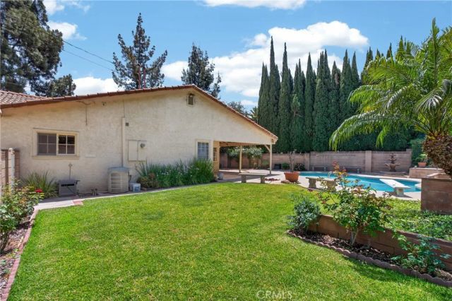 19600 Kingsbury Street, Chatsworth, CA 91311