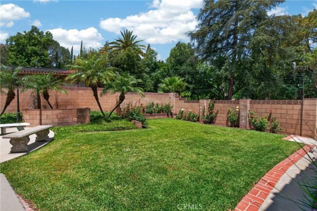 19600 Kingsbury Street, Chatsworth, CA 91311