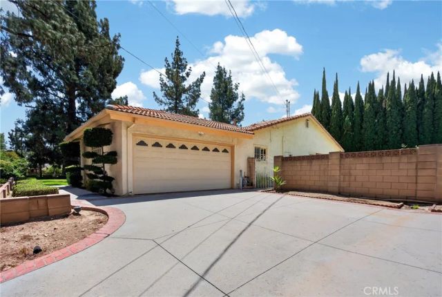 19600 Kingsbury Street, Chatsworth, CA 91311