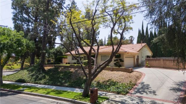 19600 Kingsbury Street, Chatsworth, CA 91311