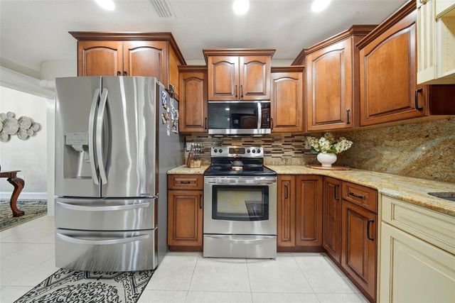 5950 49 AVENUE N, Kenneth City, FL 33709