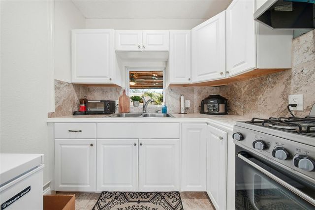 5950 49 AVENUE N, Kenneth City, FL 33709