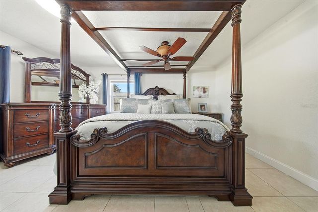 5950 49 AVENUE N, Kenneth City, FL 33709