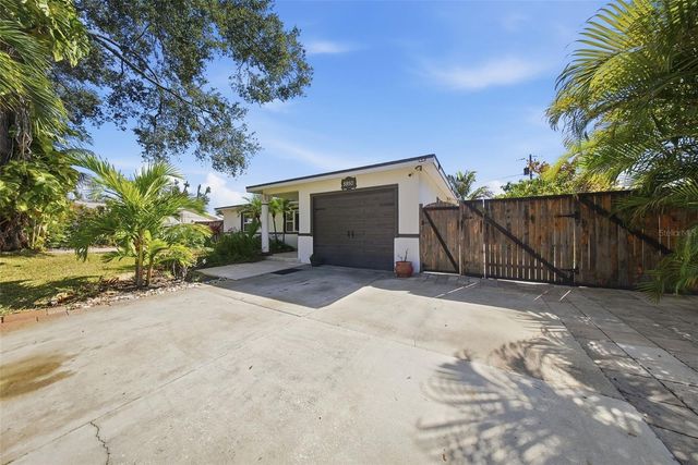 5950 49 AVENUE N, Kenneth City, FL 33709