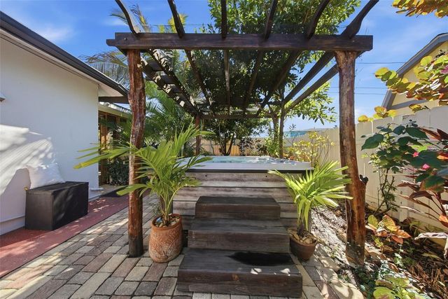 5950 49 AVENUE N, Kenneth City, FL 33709