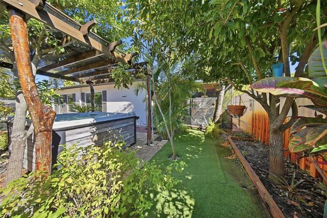 5950 49 AVENUE N, Kenneth City, FL 33709