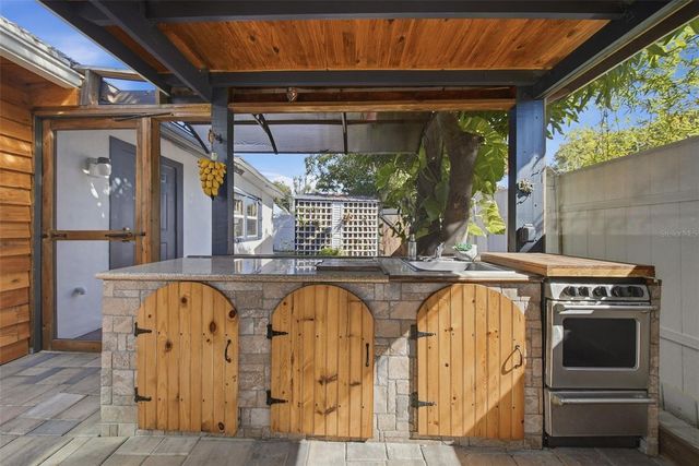 5950 49 AVENUE N, Kenneth City, FL 33709