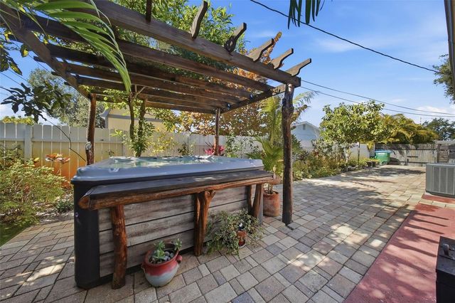 5950 49 AVENUE N, Kenneth City, FL 33709