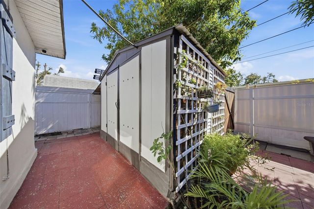 5950 49 AVENUE N, Kenneth City, FL 33709