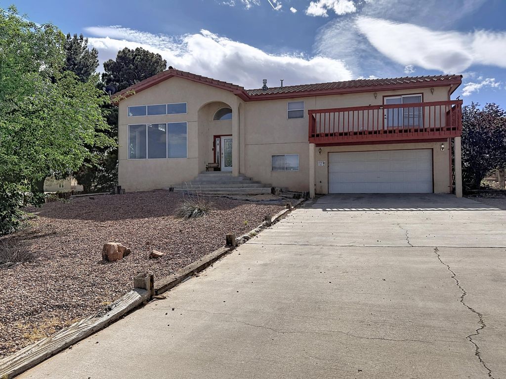 1390 Mesa Ridge Drive SW, Los Lunas, NM 87031