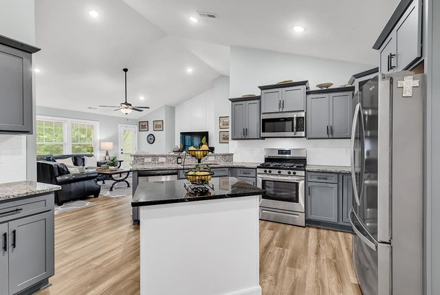 210 Rivers Edge Dr., Conway, SC 29526